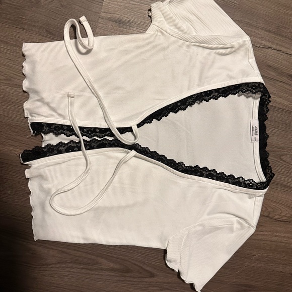 Crop Lace Bustier - Picture 2 of 5